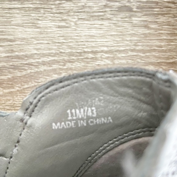 Vince Camuto Nethera Gray Perforated Leather Pointed Toe Ankle Booties 11M - Picture 12 of 12